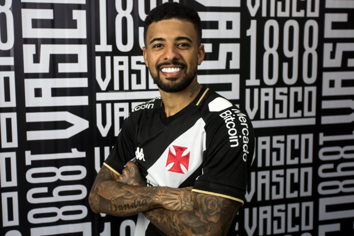 Paulinho é confirmado no Vasco, à espera de pacote de reforços