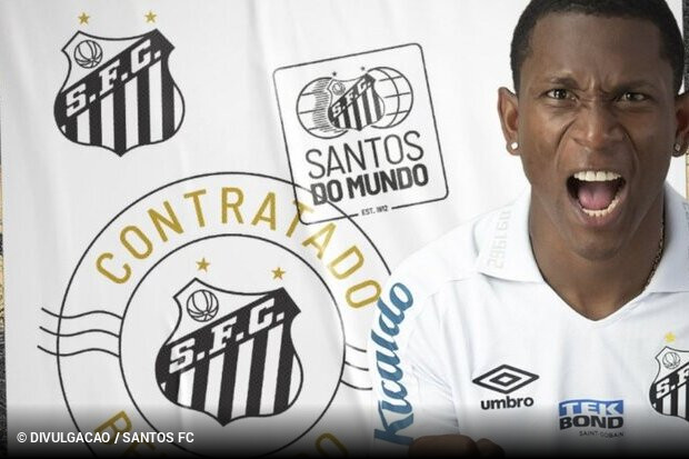 Angulo é apresentado no Santos depois de jogar e até marcar três